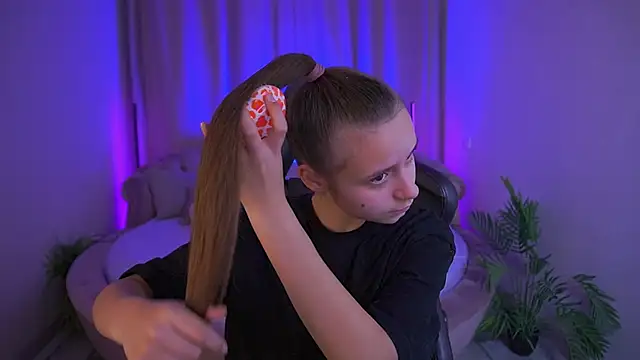 Snapshot of TinyNatalie chatting on November 2025 07:08:02 AM TinyNatalie online show from November 2025 07:08:02 AM