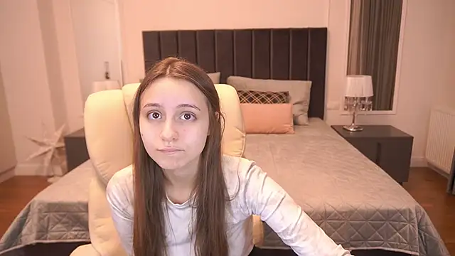 Snapshot of TinyNatalie chatting on December 2025 02:57:02 PM TinyNatalie online show from December 2025 02:57:02 PM