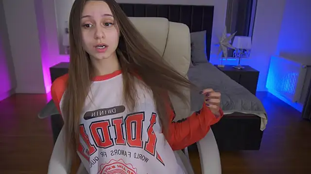 Snapshot of TinyNatalie chatting on February 2026 03:25:02 AM TinyNatalie online show from February 2026 03:25:02 AM