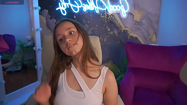 TinyNatalie online show from July 2026 08:13:02 PM