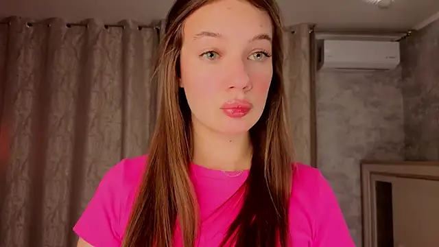 Snapshot of NeliaVandresar chatting on December 2025 04:06:01 AM NeliaVandresar online show from December 2025 04:06:01 AM