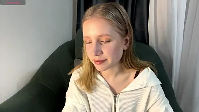 Snapshot of Alice_meow15 chatting on December 2025 08:24:02 PM Alice meow15 online show from December 2025 08:24:02 PM