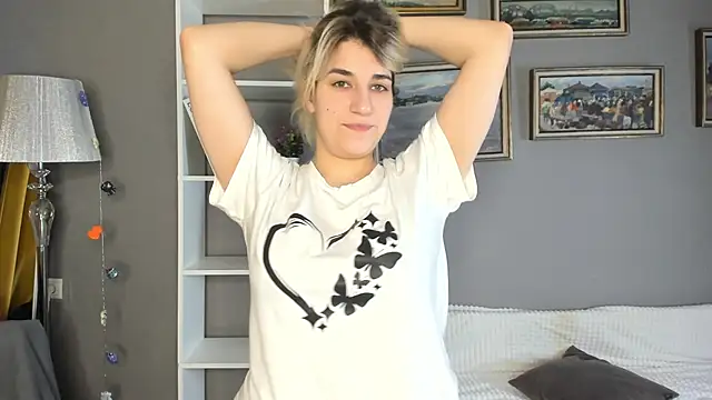 Snapshot of TideLunar chatting on December 2025 05:23:01 AM TideLunar online show from December 2025 05:23:01 AM