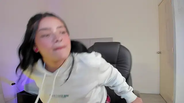 Snapshot of venus_evans_ chatting on December 2025 08:04:01 PM venus evans online show from December 2025 08:04:01 PM