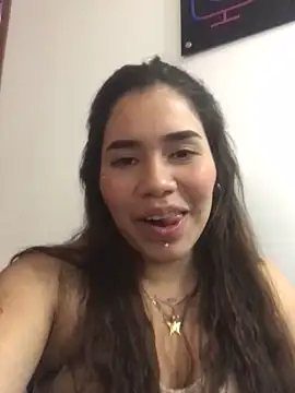 Snapshot of Saraa_lips chatting on December 2025 01:05:01 PM Saraa lips online show from December 2025 01:05:01 PM