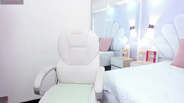 thalia nichols online show from March 2026 08:36:02 PM