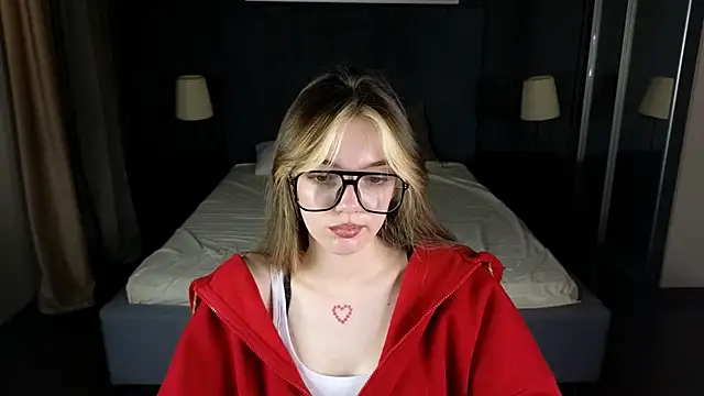 Snapshot of MILLIE_MUR chatting on December 2025 05:55:02 AM MILLIE MUR online show from December 2025 05:55:02 AM