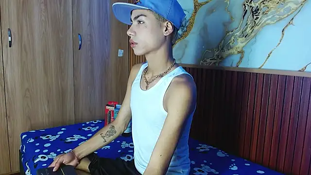 maverickhotson303av online show from December 2025 11:09:02 PM