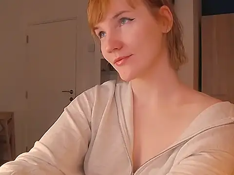 Snapshot of CatchVi chatting on April 2026 08:42:02 PM CatchVi online show from April 2026 08:42:02 PM