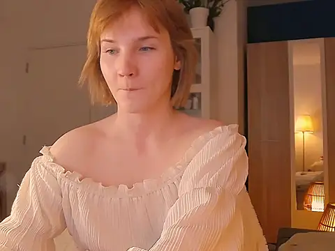 Snapshot of CatchVi chatting on April 2026 04:50:02 AM CatchVi online show from April 2026 04:50:02 AM