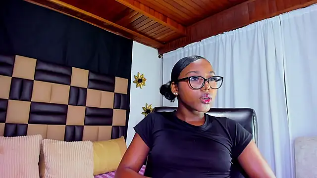 Snapshot of MelodyBrooks chatting on November 2025 05:13:02 PM MelodyBrooks online show from November 2025 05:13:02 PM