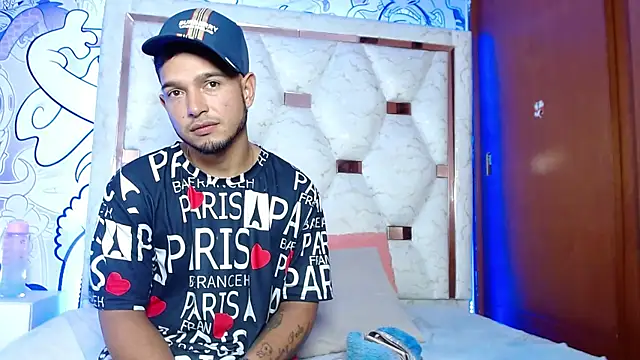 Snapshot of Couple_wildd_ chatting on December 2025 08:14:01 PM Couple wildd online show from December 2025 08:14:01 PM