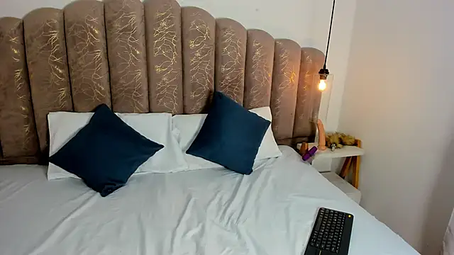 Ambar85 online show from November 2025 03:09:02 AM