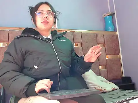 Snapshot of SHIZUKA_WET chatting on December 2025 03:44:02 AM SHIZUKA WET online show from December 2025 03:44:02 AM