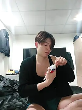 Snapshot of twtung_tung chatting on November 2025 02:42:01 PM twtung tung online show from November 2025 02:42:01 PM