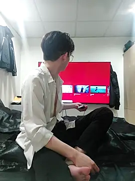 Snapshot of twtung_tung chatting on November 2025 04:33:01 PM twtung tung online show from November 2025 04:33:01 PM