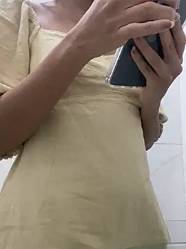 EweXZZ online show from April 2026 11:28:01 PM