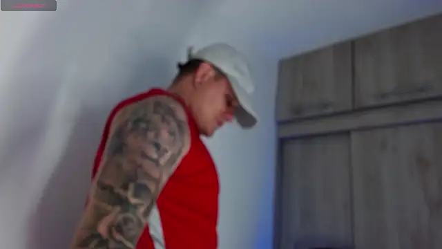 Snapshot of leon_cumming chatting on November 2025 10:54:02 PM leon cumming online show from November 2025 10:54:02 PM