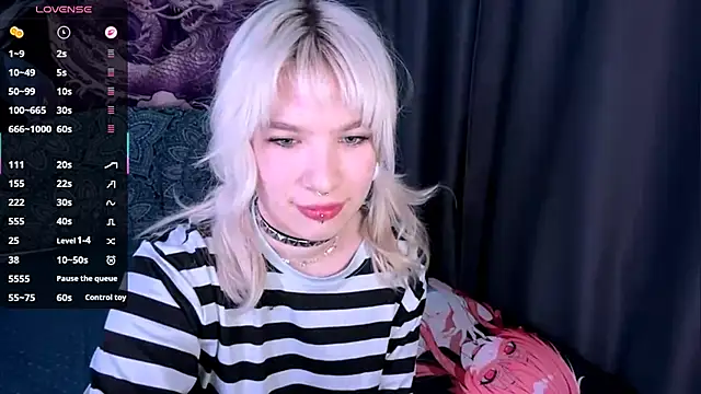 Snapshot of LolaDollyMur chatting on December 2025 08:04:02 PM LolaDollyMur online show from December 2025 08:04:02 PM