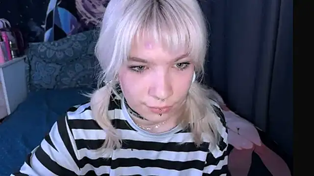 Snapshot of LolaDollyMur chatting on December 2025 07:51:01 PM LolaDollyMur online show from December 2025 07:51:01 PM