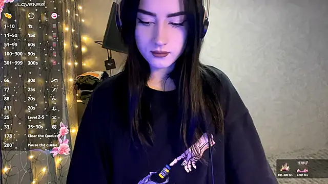 Snapshot of Meowluly chatting on December 2025 09:23:02 PM Meowluly online show from December 2025 09:23:02 PM