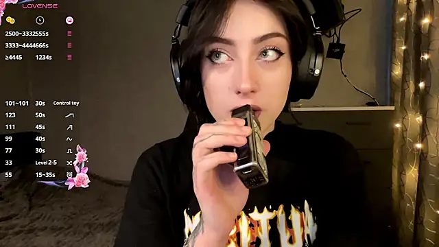 Snapshot of Meowluly chatting on February 2026 09:42:01 PM Meowluly online show from February 2026 09:42:01 PM