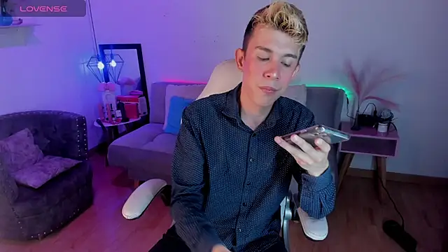 Juaan Diick online show from February 2026 08:25:02 PM