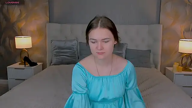 GLORIA BLOOM online show from November 2025 08:46:02 PM