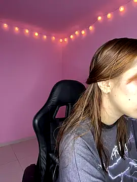 Snapshot of Davne_ chatting on December 2025 09:19:02 PM Davne online show from December 2025 09:19:02 PM