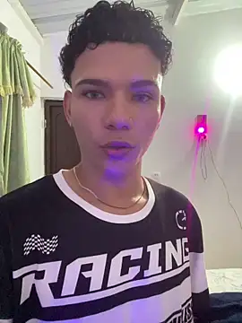 secret justin7 online show from December 2025 03:01:02 AM