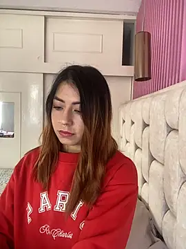 Snapshot of MaddieHunter chatting on November 2025 01:33:02 PM MaddieHunter online show from November 2025 01:33:02 PM