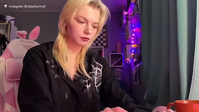 KittyLarva online show from January 2026 05:21:02 AM