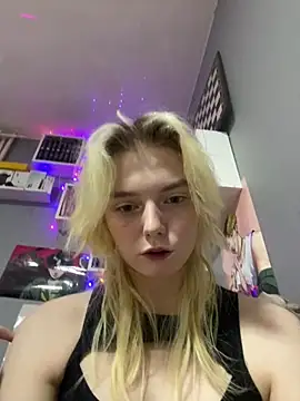 KittyLarva online show from February 2026 07:53:02 PM