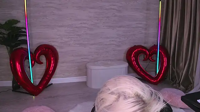 Snapshot of SexyElisabeth chatting on February 2026 04:43:01 AM SexyElisabeth online show from February 2026 04:43:01 AM