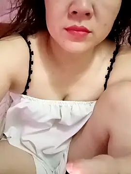 Lily-ross22 online show from May 2026 12:09:02 PM