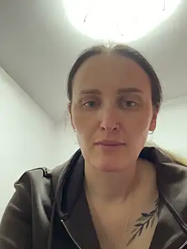 Snapshot of TomilaSi chatting on December 2025 08:25:01 PM TomilaSi online show from December 2025 08:25:01 PM