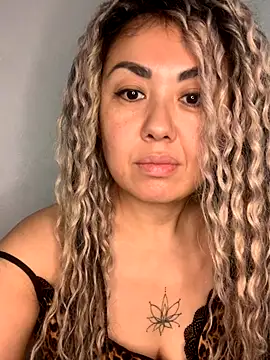 Snapshot of Tomiris87 chatting on November 2025 10:07:01 AM Tomiris87 online show from November 2025 10:07:01 AM