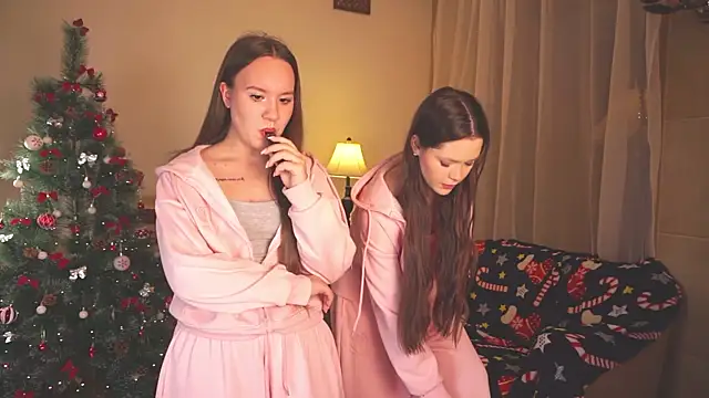 Snapshot of VirginiaRowe chatting on December 2025 02:00:01 PM VirginiaRowe online show from December 2025 02:00:01 PM