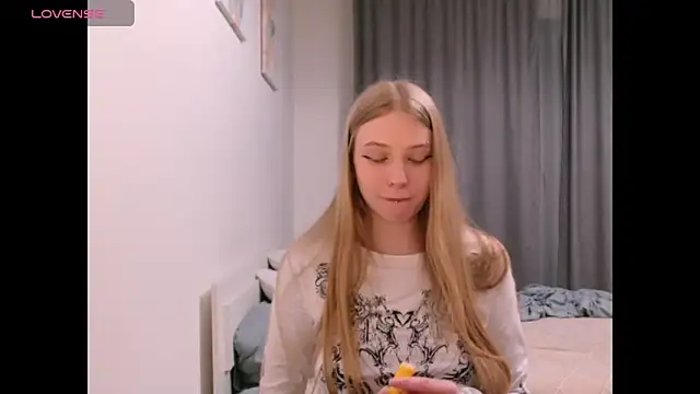  Milana Sparkl75  online show from December 2025 01:35:02 AM