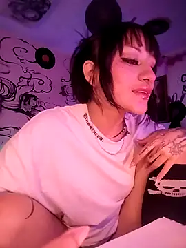 Snapshot of Layla_quinn chatting on February 2026 12:23:01 PM Layla quinn online show from February 2026 12:23:01 PM