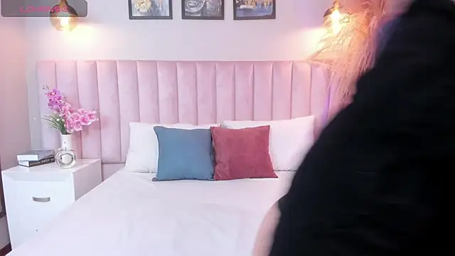 Vera Gold  online show from December 2025 03:38:02 AM