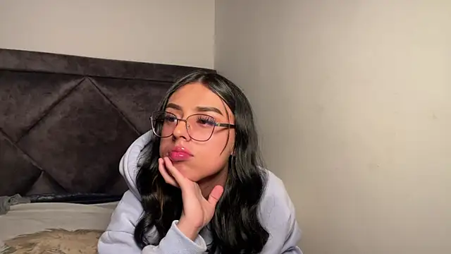 Snapshot of Nathalie_spencer2 chatting on January 2026 03:34:01 AM Nathalie spencer2 online show from January 2026 03:34:01 AM