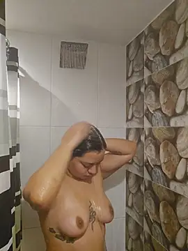 Snapshot of melany-_- chatting on November 2025 04:40:02 PM melany- - online show from November 2025 04:40:02 PM