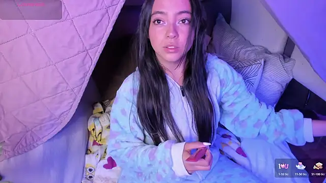 Laraa Rouss  online show from December 2025 03:47:01 AM