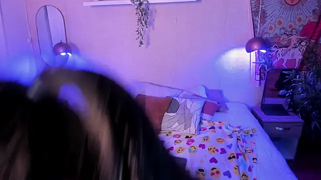 Laraa Rouss  online show from December 2025 04:10:01 AM