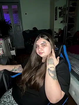 Snapshot of MariasV chatting on December 2025 04:56:01 PM MariasV online show from December 2025 04:56:01 PM