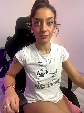 Snapshot of Sandy_Bell chatting on November 2025 04:08:02 PM Sandy Bell online show from November 2025 04:08:02 PM