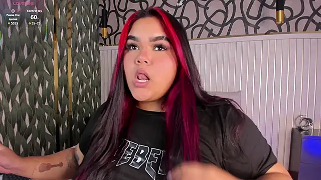 Snapshot of AlyzzandreRouge chatting on December 2025 12:42:02 PM AlyzzandreRouge online show from December 2025 12:42:02 PM