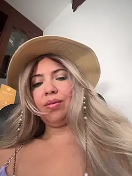 Snapshot of IsaSantoDomingo chatting on December 2025 03:27:02 PM IsaSantoDomingo online show from December 2025 03:27:02 PM