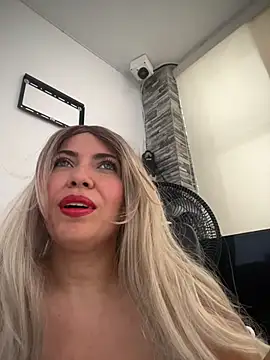 Snapshot of IsaSantoDomingo chatting on December 2025 03:28:02 PM IsaSantoDomingo online show from December 2025 03:28:02 PM